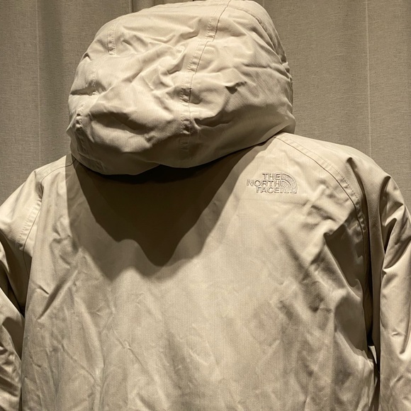 The North Face white bomber jacket - Picture 5 of 6